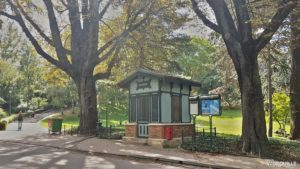 Guérite de garde dans le Parc Montsouris.